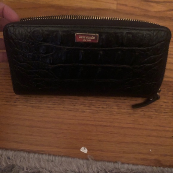 Like new Kate Spade handbag with matching wallet - Picture 8 of 13